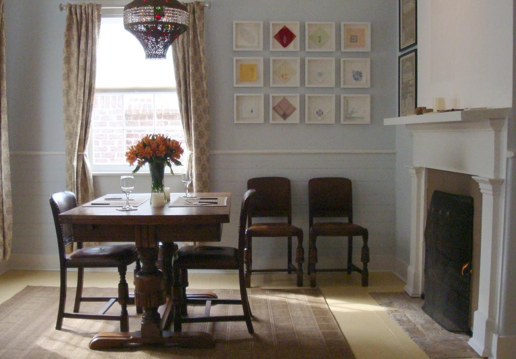 Jingle Bells Square Cottage-Historic District-Bright- Fireplace Savannah Extérieur photo